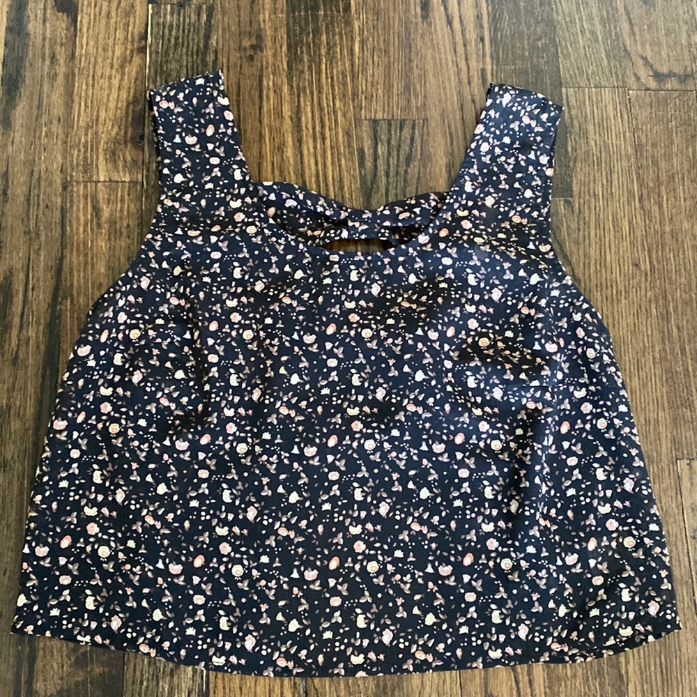 Floral crop top - open back, size M